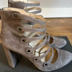 Vince Camuto VC-Davel high heel strappy sandal. Size 8.5